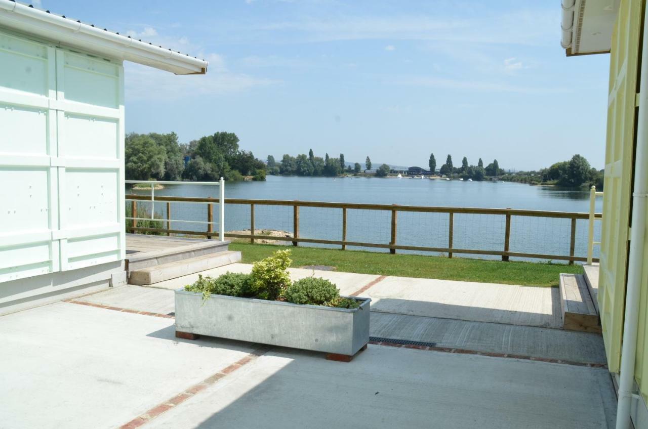 Premium Lake Lodges Chichester Exterior photo
